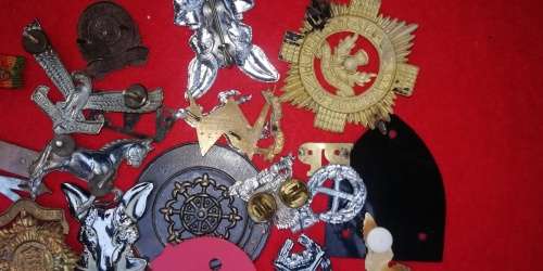 LOT OF MIXED MILITARY BADGES
