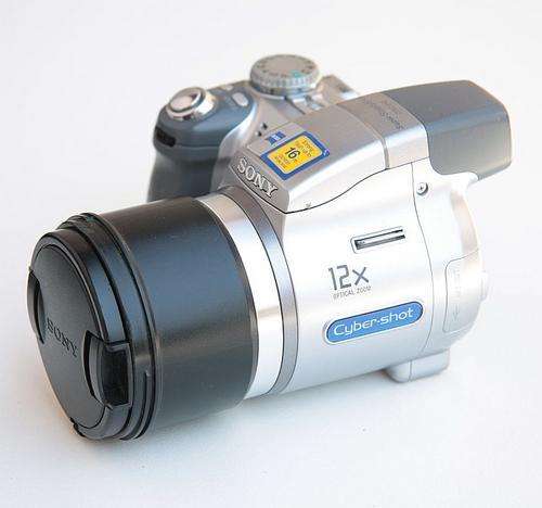 Sony Cybershot DSC-H2 Digital Camera
