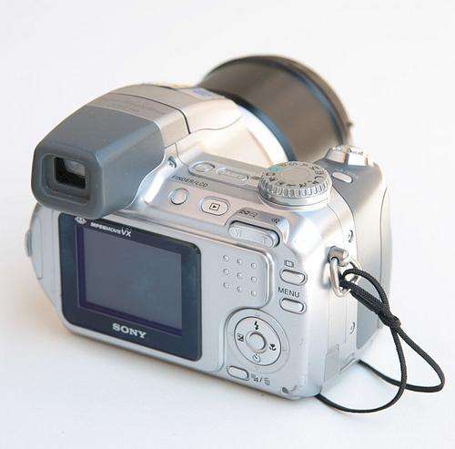 Sony Cybershot DSC-H2 Digital Camera