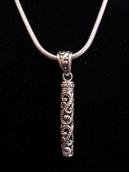 CRAZY R1 START! Stunning Sterling Silver (925) Pendant (3.33g)
