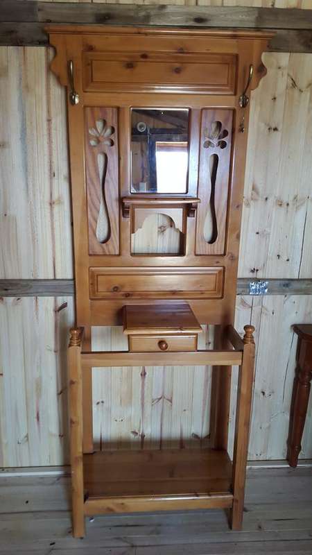 Wall cabinet with coat hooks