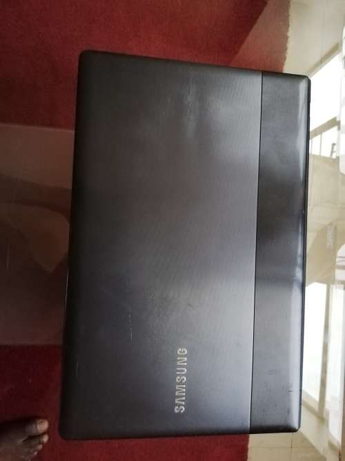 I3, 4GB RAM, 250GB HDD SAMSUNG 300E LAPTOP