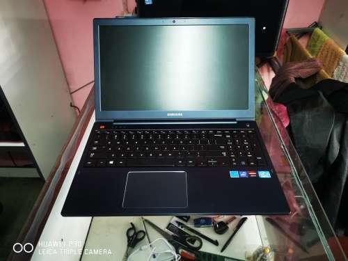 SAMSUNG LAPTOP FOR SPARES ( WATER DAMAGED)