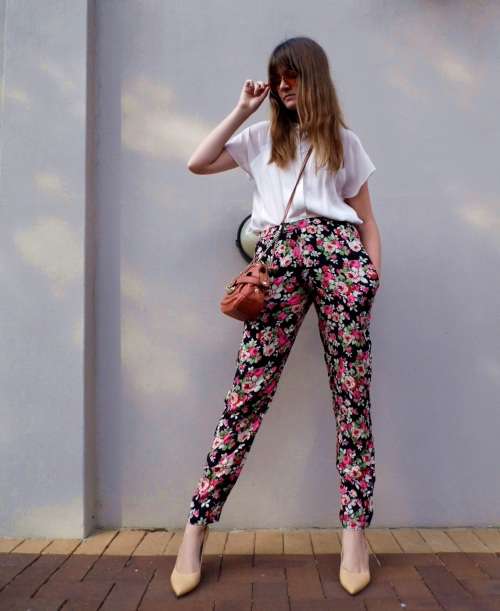 Vintage high waisted floral pants / stretch waist / perfect condition / size medium