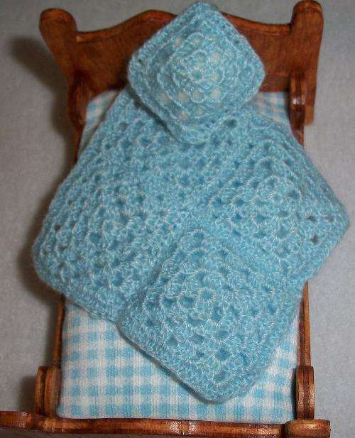 Crotchet blanket with toss pillow, blue.