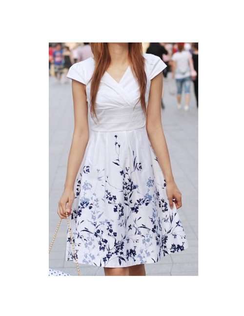 Beautiful dress for a  small 32.