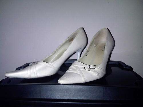 Pearly White Heels Size 8