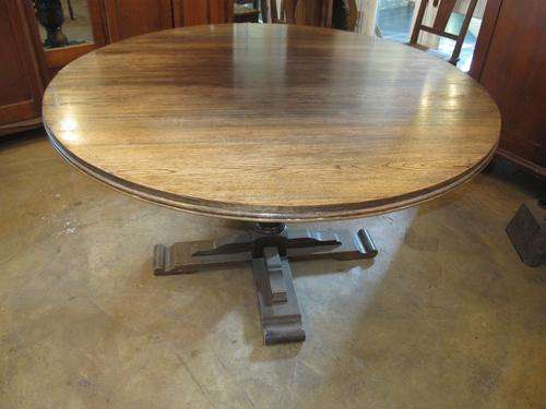 SOLID Oak round dining table, with carved centre leg 1.37m Diameter. Magnificent piece