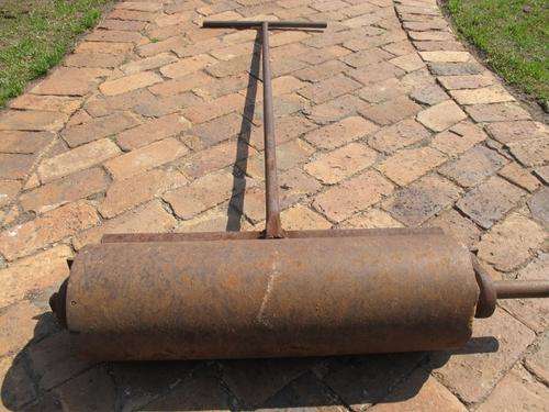 ANTIQUE  Agricultural Implement - ROLLER  Collectors item in wonderful condition