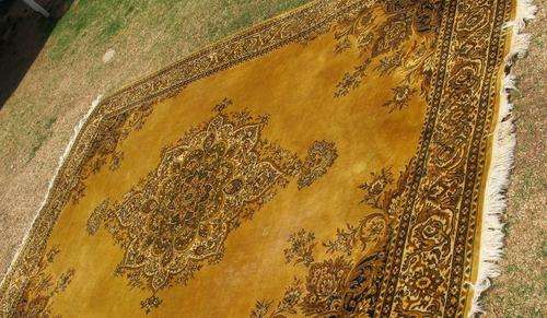 Huge ORIENTAL carpet In very good condition!!
