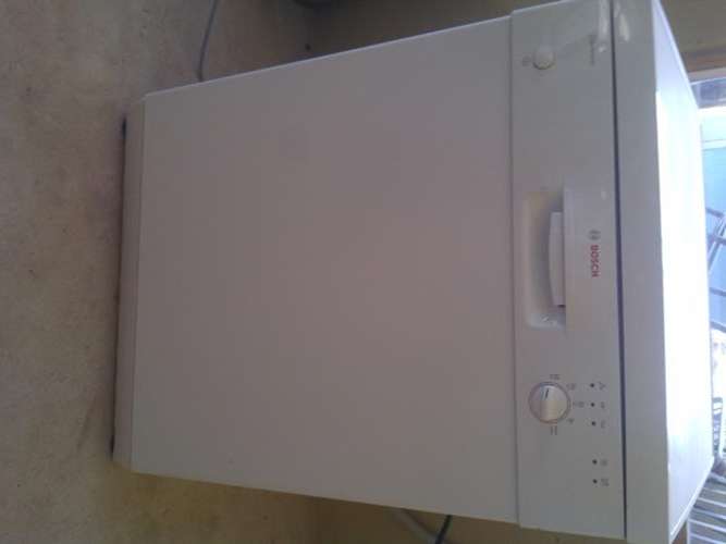 BOSCH ELECTRONIC DISHWASHER - HARDLY USED!