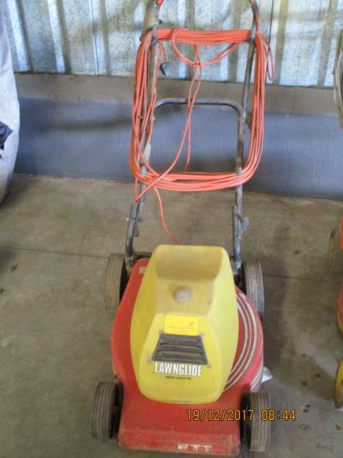 LAWNMAWER