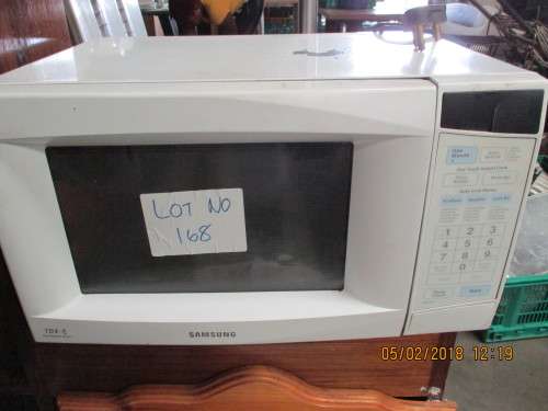 SAMSUNG TDS MICROWAVE - VALUED AT R950.00