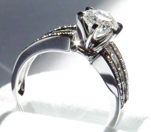 GISA CERTIFIED**ICE WHITE CENTRE STONE** STUNNINGLY CRAFTED SETTING!! - 1.66cts  DIAMOND RING!