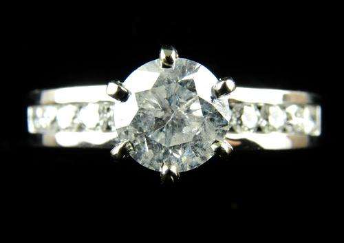 CERTIFIED AND VALUED**R38 000**WONDERFUL WHITE DIAMOND RING!!!