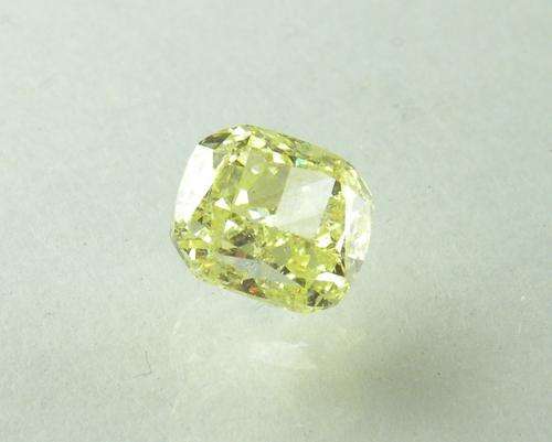 BEAUTIFUL FANCY VIVID YELLOW 0 75ct VS CLARITY DIAMOND !!!