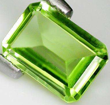GORGEOUS...0.55 CTS...NATURAL LIME GREEN PERIDOT!!