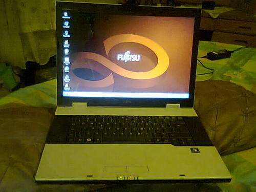 fujitsu siemens, like new...no reserve