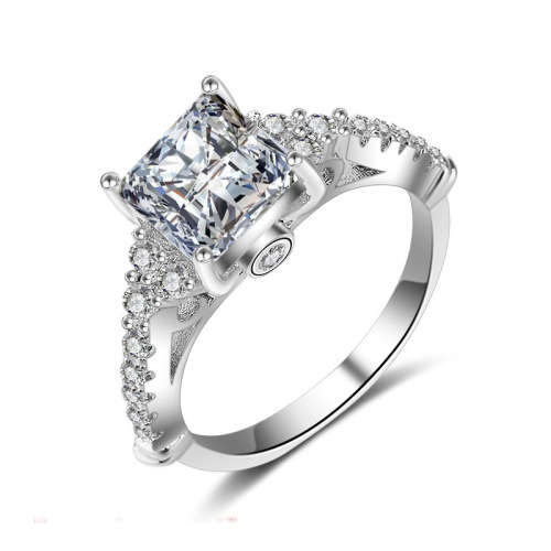*** BEAUTIFUL SQUARE CRYSTAL RING * Size N***