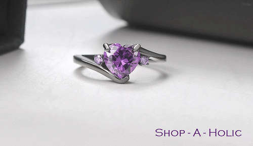 *** PURPLE VINTAGE HEART ~ PURPLE CZ  RING * Size 6 / 8 ***