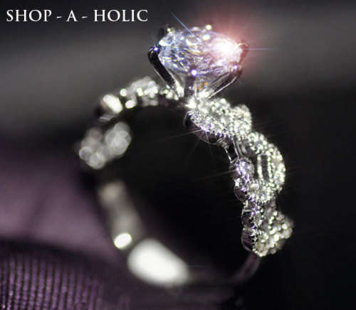 *** 2 CT SIM DIAMOND 18K WHITE GOLD PLATED RING * Size 8 (P) AVAILABLE  ***