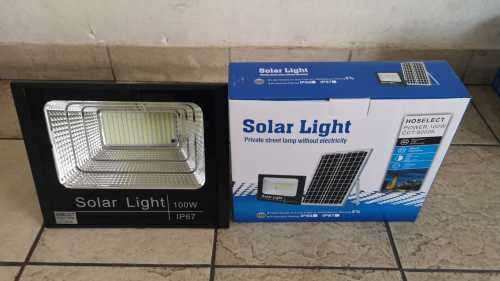 100W Hoselect outdoor solar floodlight