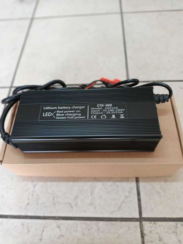 25V 8S 15A lifepo4 battery charger 29.2V