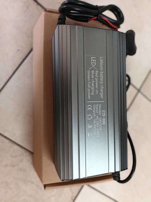 51V 16S 15A lifepo4 battery charger 58V