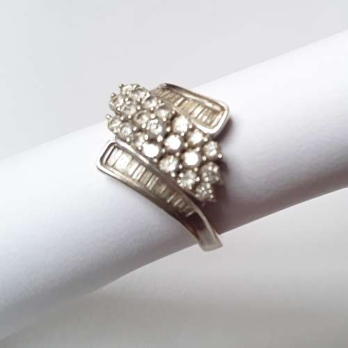 9ct white gold diamond ring