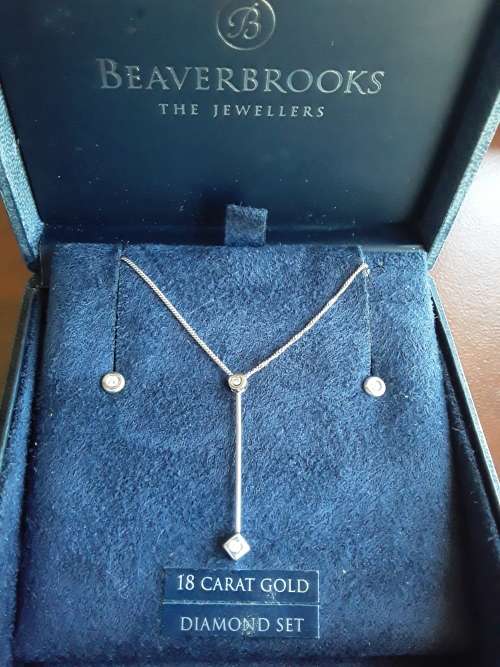 18ct white gold and diamonds set