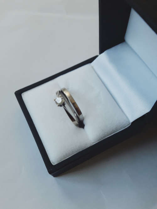 18ct white gold solitaire diamond AND 18ct white gold band Size N