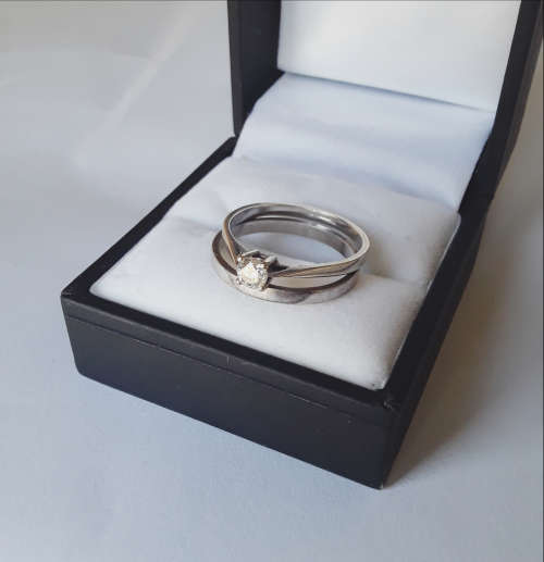 18ct white gold solitaire diamond AND 18ct white gold band Size N