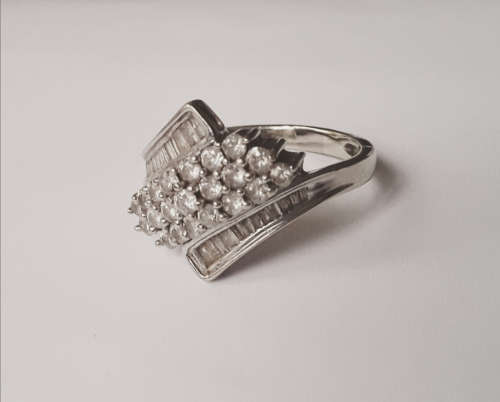 9ct white gold diamond ring