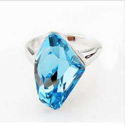 ***STUNNING! 18K WHITE GOLD PLATED LARGE BLUE CRYSTAL RING***SIZE 6