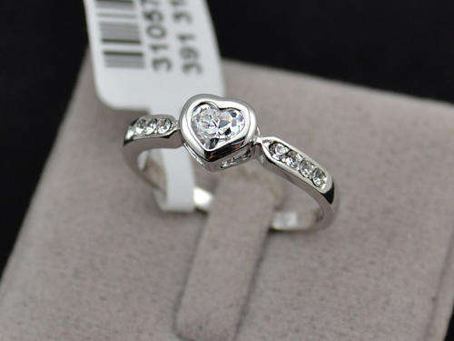 ***STUNNING! 18K WHITE GOLD PLATED HEART ENGAGEMENT RING***SIZE 6.5