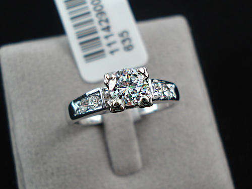 ***STUNNING! 18K WHITE GOLD PLATED ENGAGEMENT RING***SIZES 5.5, 6, 6.5, 7 & 8