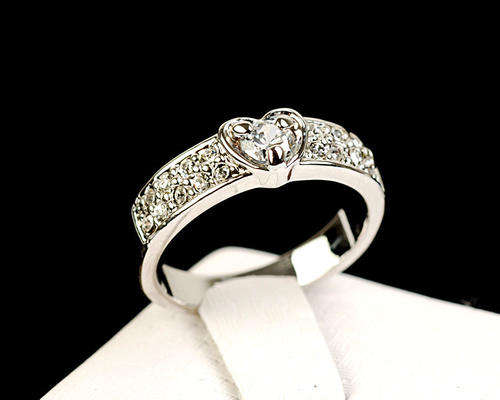 ***GORGEOUS! 18K WHITE GOLD PLATED HEART  ENGAGEMENT RING***SIZE 5.5