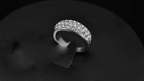 STUNNING! 18K WHITE GOLD PLATED WEDDING / ETERNITY RING, FREE RING BOX*SIZE 7