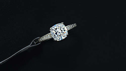 ***STUNNING! 18K WHITE GOLD PLATED SQUARE ENGAGEMENT RING***SIZE 6.5