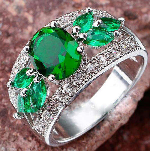 ***STUNNING! LARGE EMERALD QUARTZ & CZ DRESS RING***SIZE 10