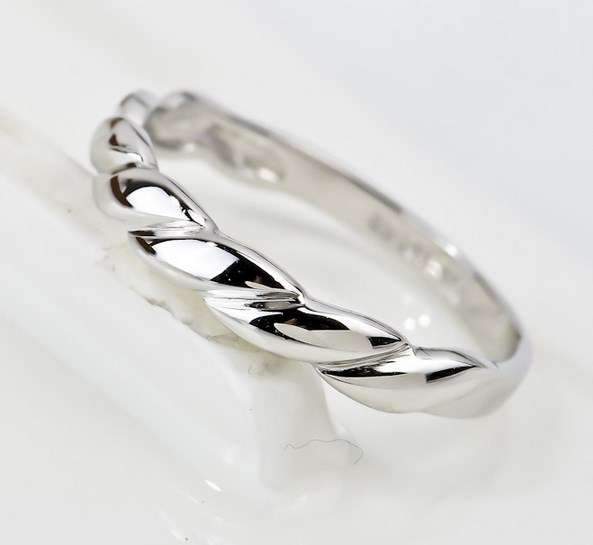 ***BEAUTIFUL 925 SILVER WEDDING RING***SIZE 5.5