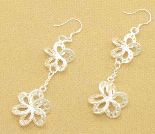 BARGAIN AUCTION - Available now !! 925 Silver Flower Earings