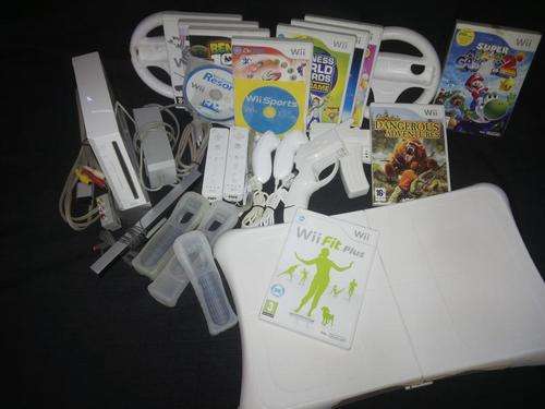 WII CONSOLE (first model) with remotes and 12 GAMES!!!! WOW!!