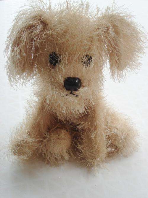 Stunningly Cute "SCRAPPY" the Dog - Russ Berrie Collectable soft toy (20cm length)