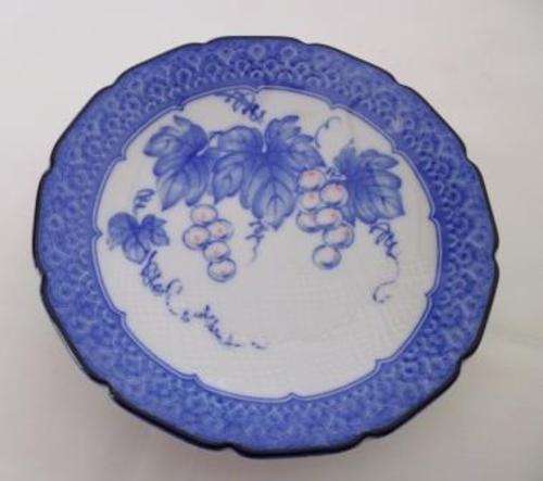 Blue and White Wall Display Plate 14cm across Different Textures on Plate
