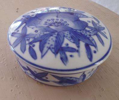 Blue and White Round Ceramic Trinket Box 9 cm x 3.cm