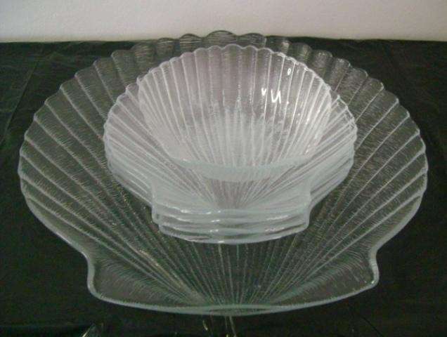 Set Consisting of Large Shell Platter, Four Smaller Plates Plus a Shell Bowl