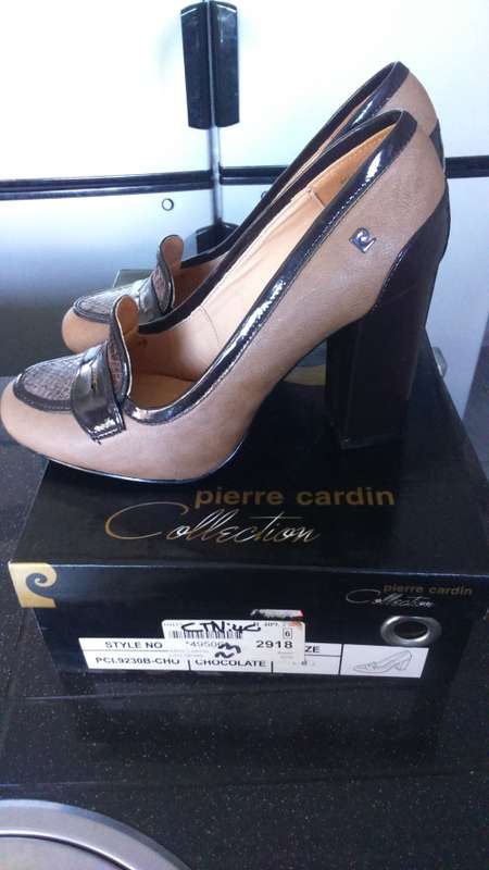 Pierre Cardin size 6 brown