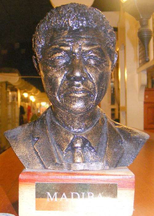 Nelson Mandela bust in bronze-25cm resin
