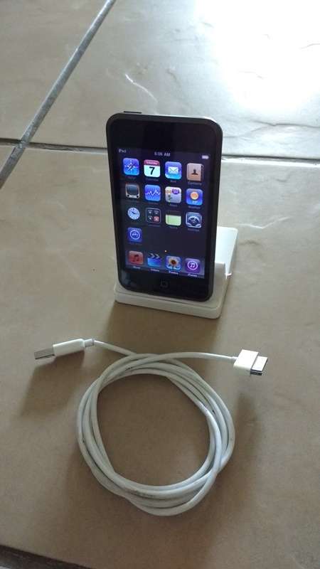 Apple iPod Touch - 8GB - including docking station and cable